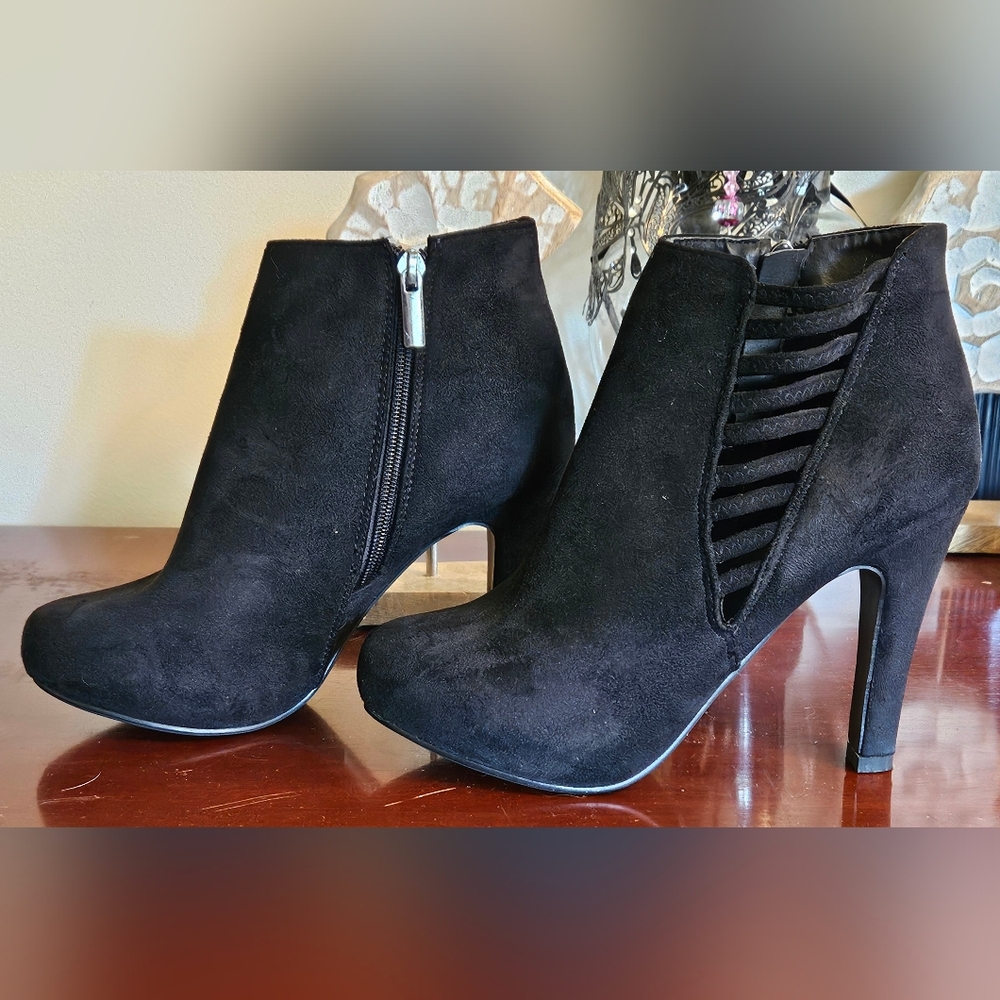 Womens Black Ankle Boots- Sz.8W - NWOT